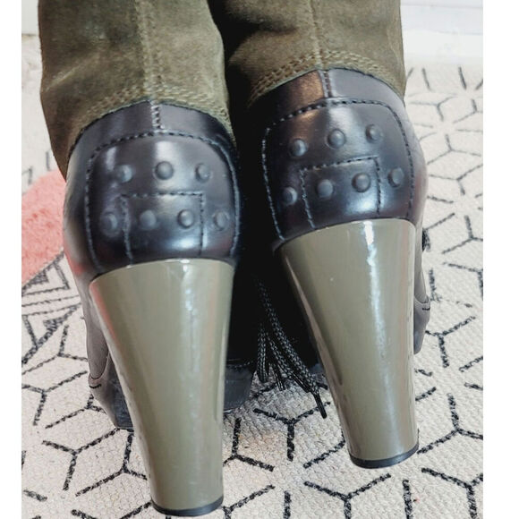 TOD’s Duck Lace Up Heeled Booties in Olive Green Suede & Black, sz 6.5 - Picture 8 of 16